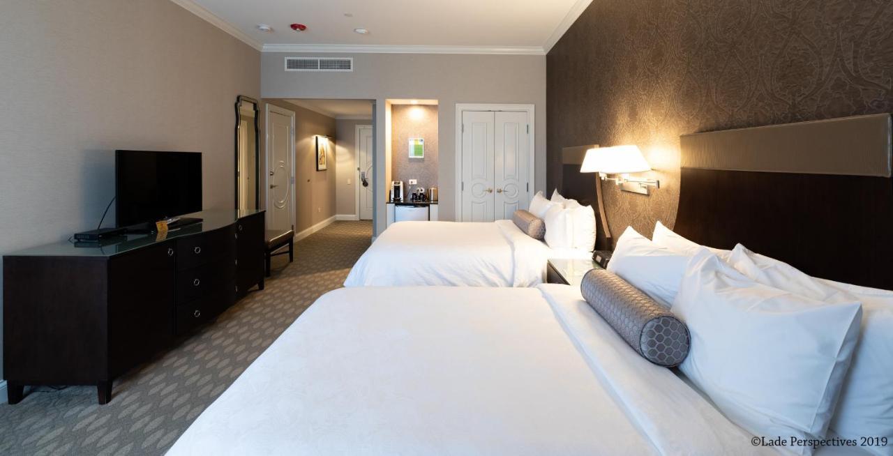 La Banque Hotel Homewood Bagian luar foto