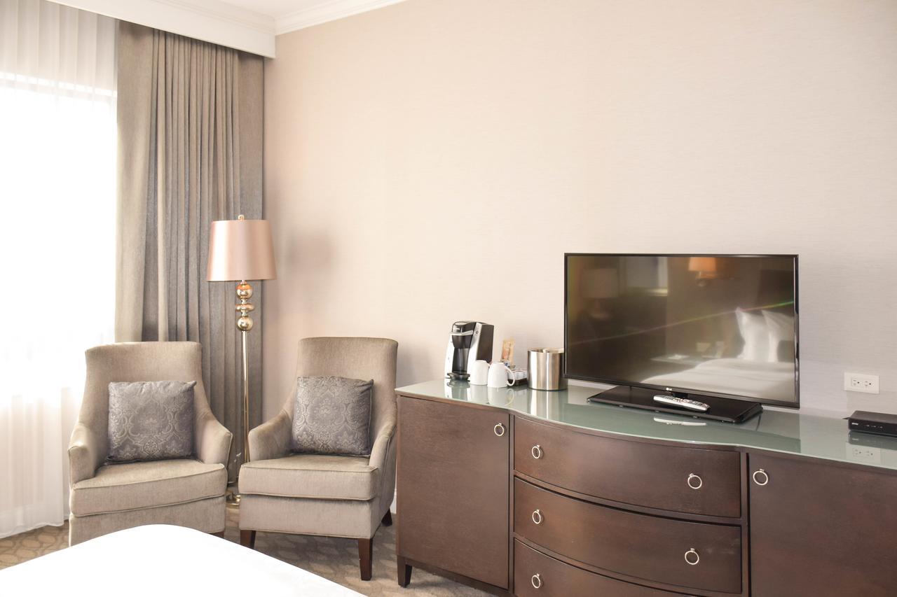 La Banque Hotel Homewood Bagian luar foto