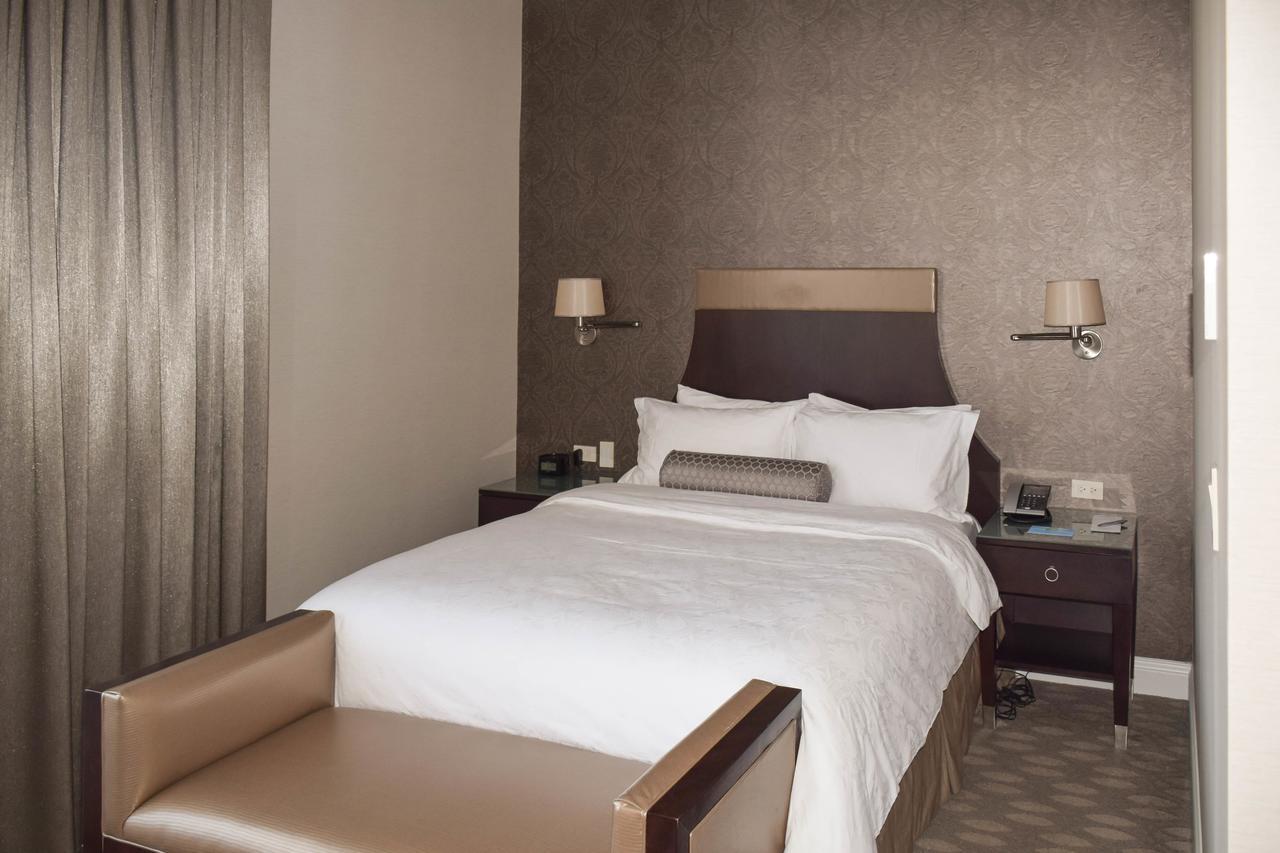 La Banque Hotel Homewood Bagian luar foto