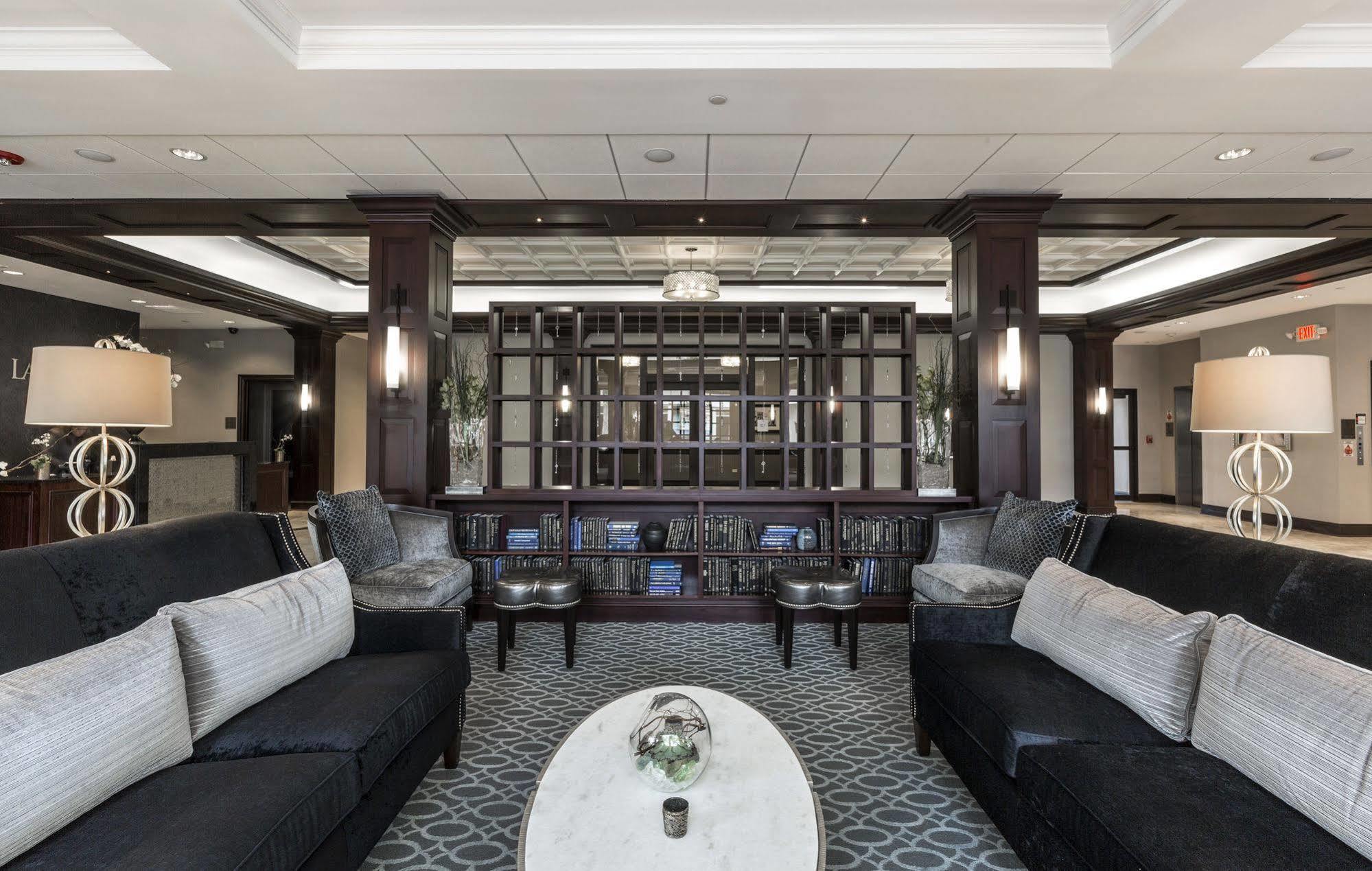 La Banque Hotel Homewood Bagian luar foto