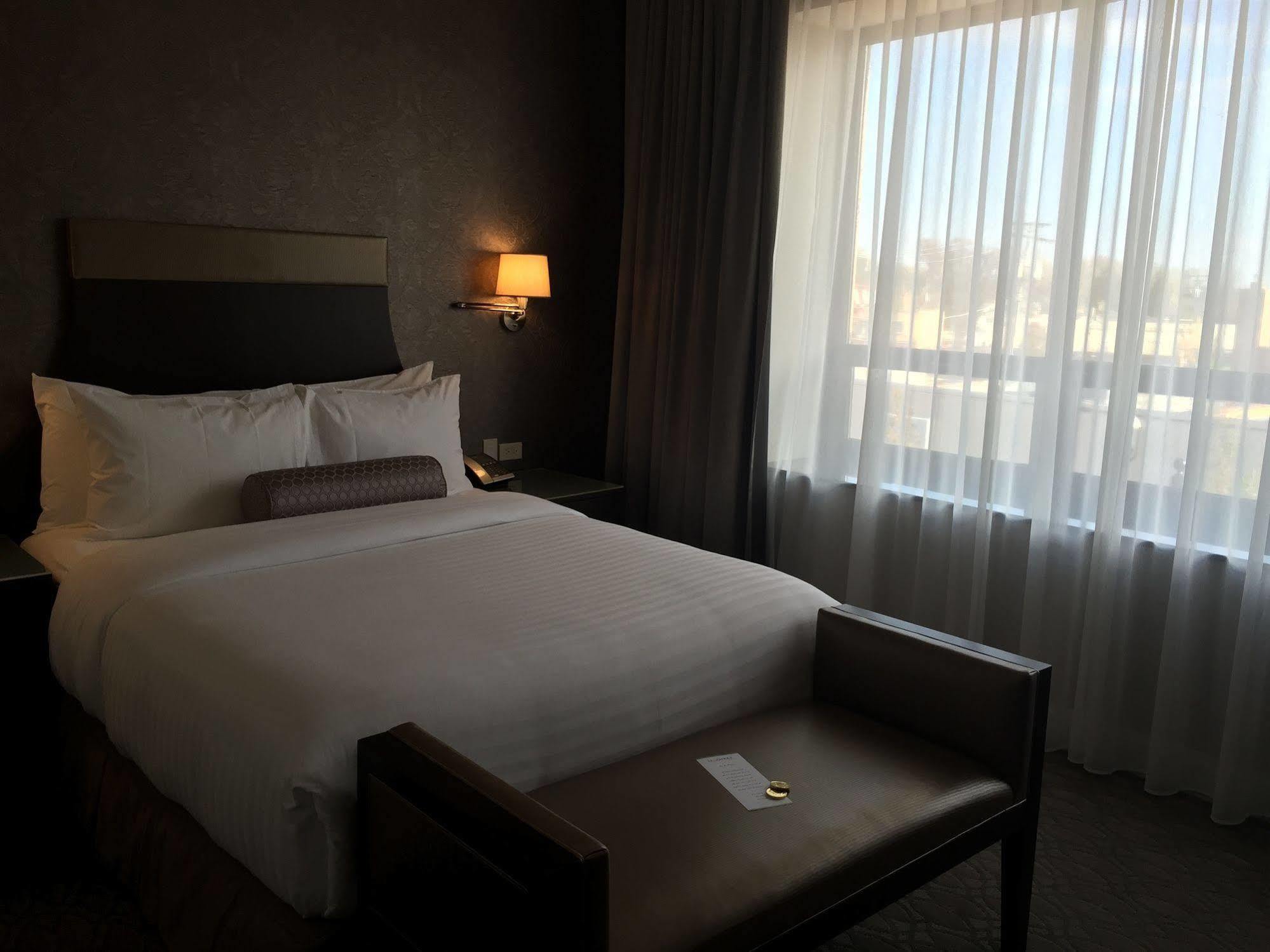La Banque Hotel Homewood Bagian luar foto