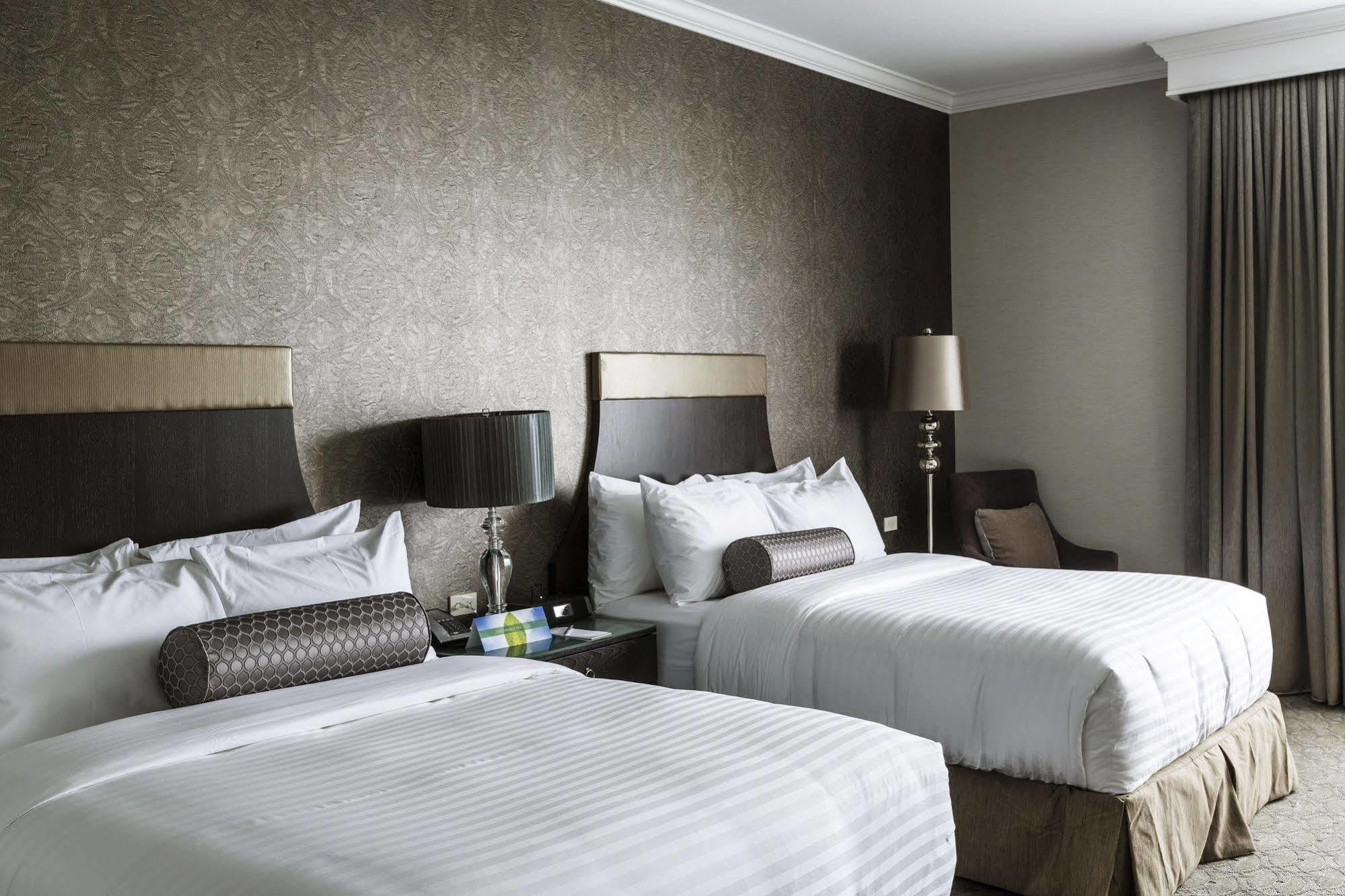 La Banque Hotel Homewood Bagian luar foto