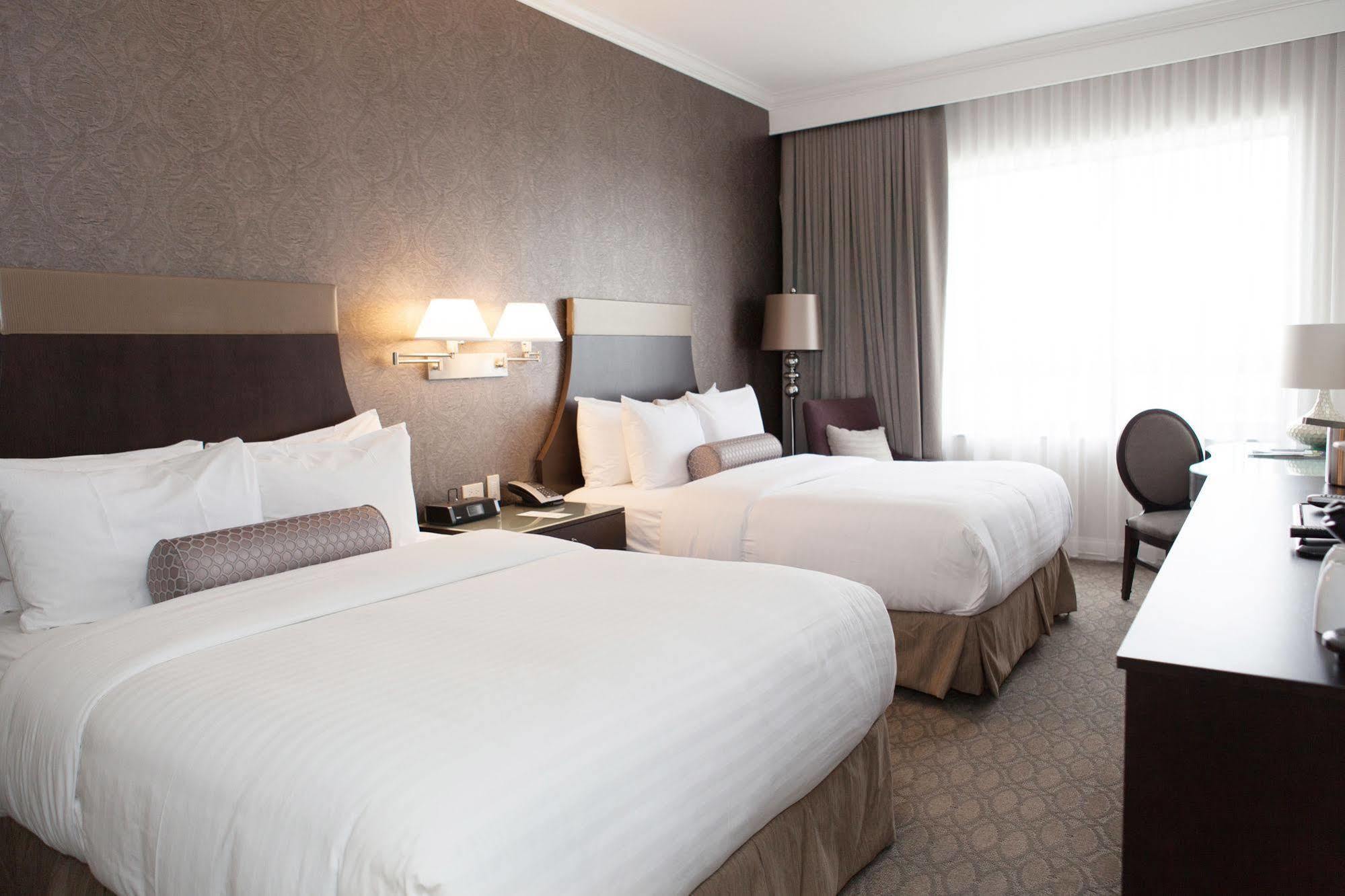 La Banque Hotel Homewood Bagian luar foto
