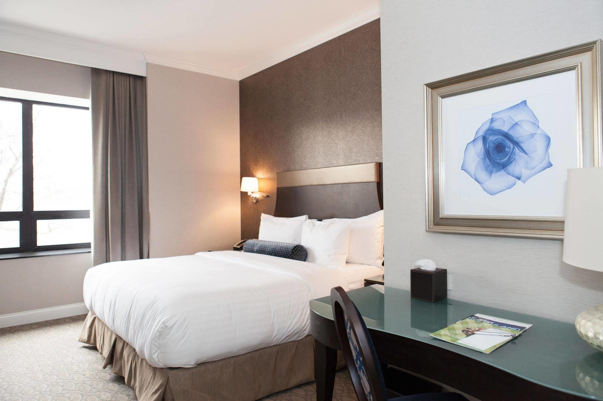 La Banque Hotel Homewood Bagian luar foto