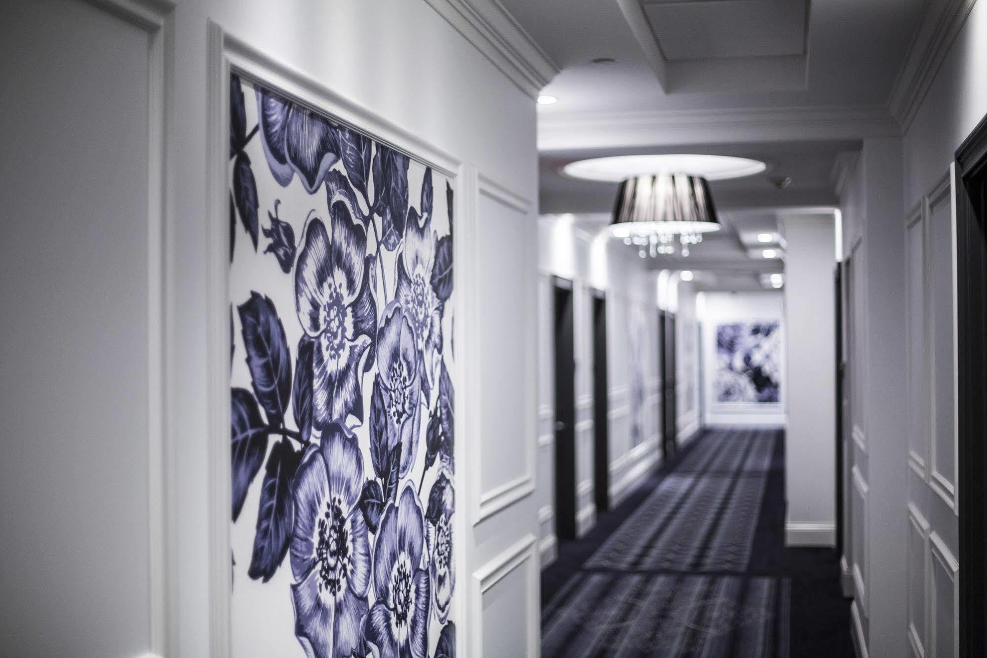 La Banque Hotel Homewood Bagian luar foto