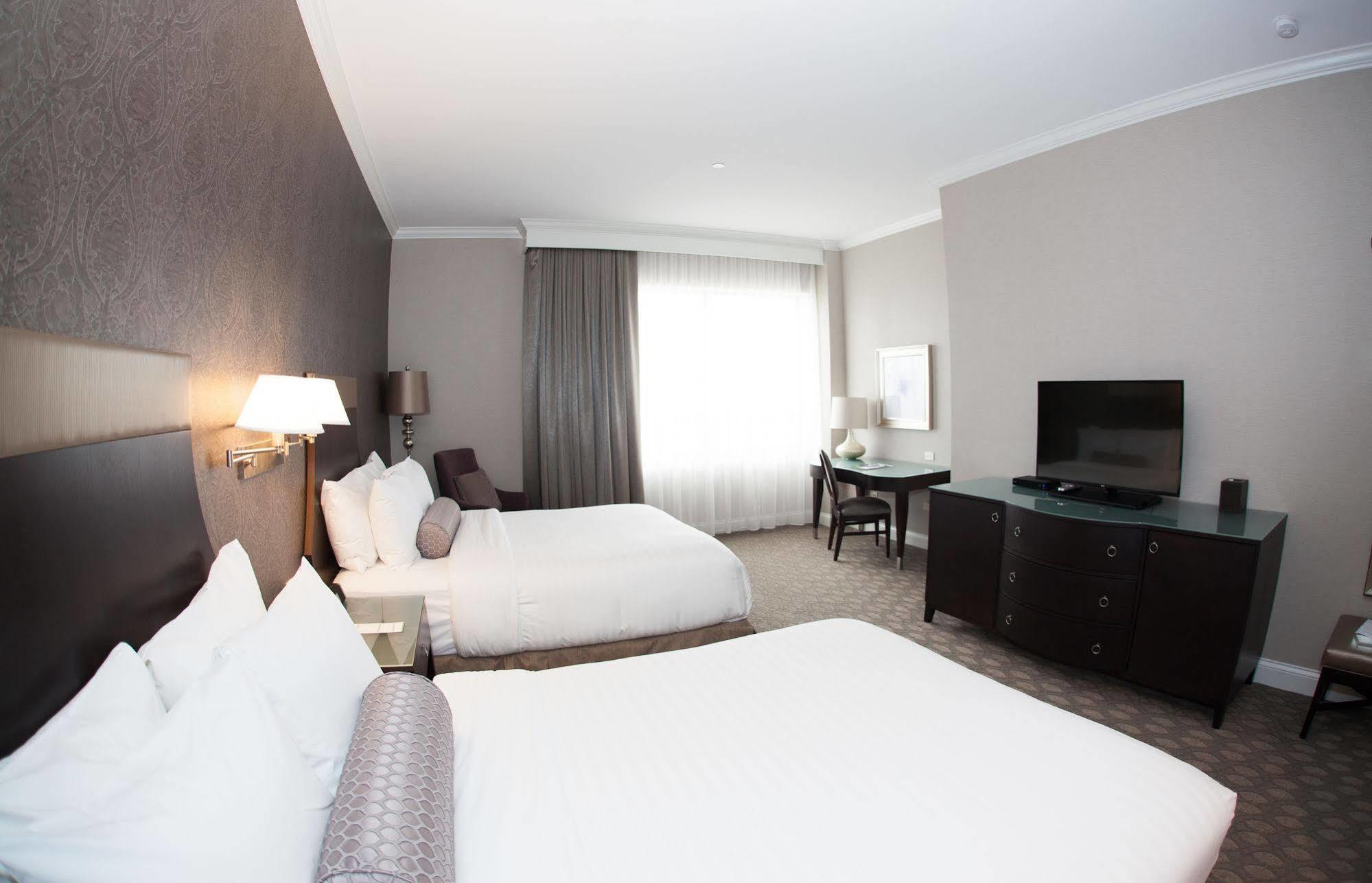 La Banque Hotel Homewood Bagian luar foto